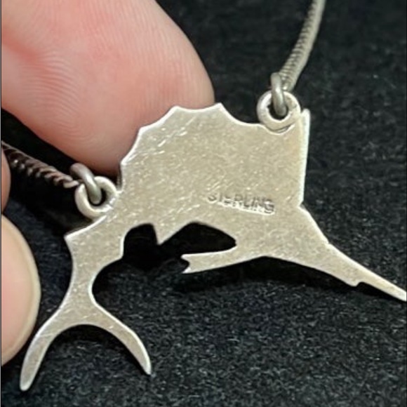 🎣 Vtg Sterling Hanging Sailfish/Marlin Mens Tie Bar - Picture 3 of 5